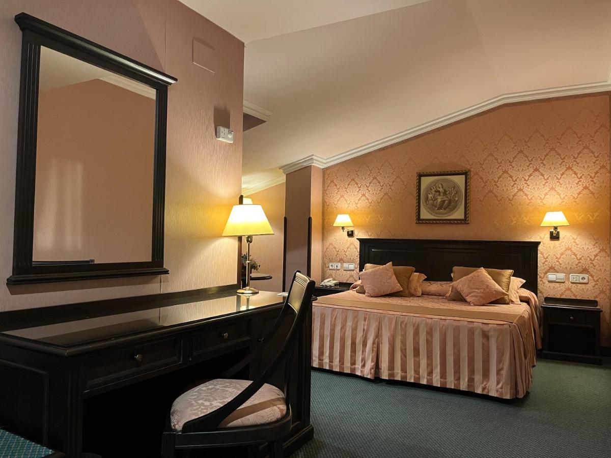 Hotel Santiago Linares  Esterno foto