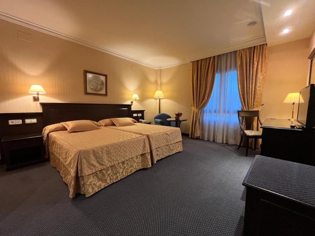 Hotel Santiago Linares  Esterno foto