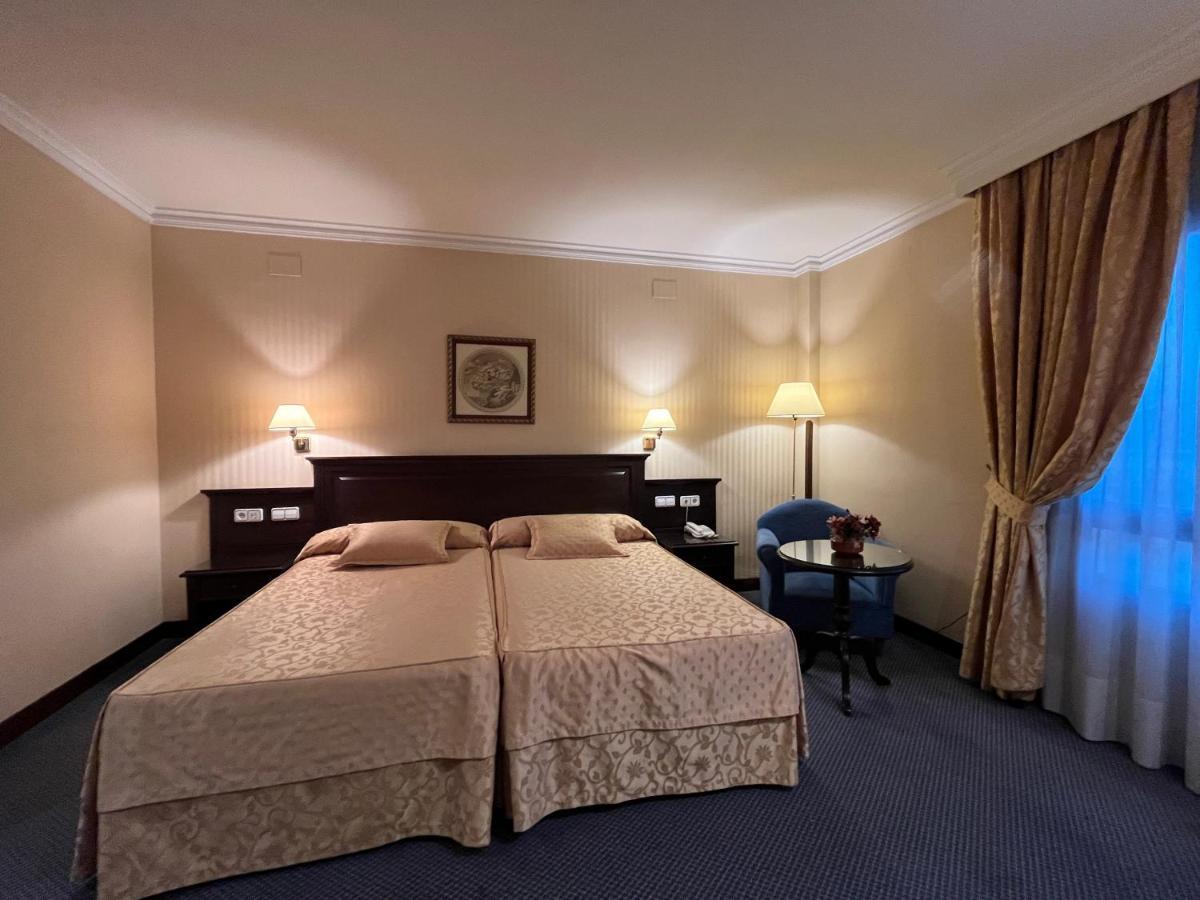 Hotel Santiago Linares  Esterno foto